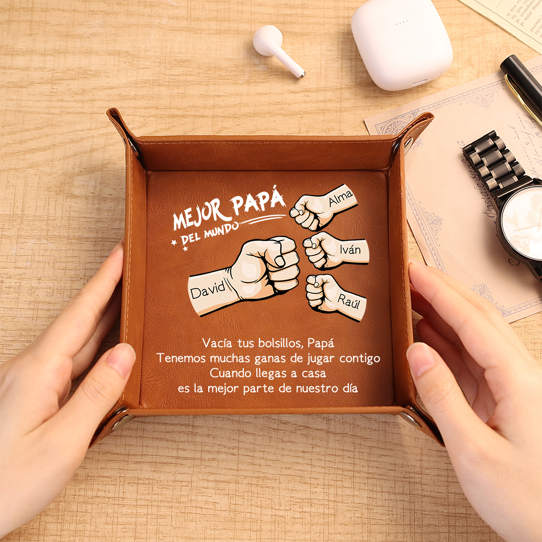 Bandeja vaciabolsillos de cuero personalizada para papá con 1 a 6 nombres y motivo de puño