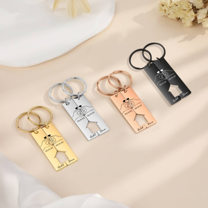 Llavero con casa encajada para pareja posando corazón con manos 2 nombres, 2 letras personalizadas con fecha-Jessemade ES