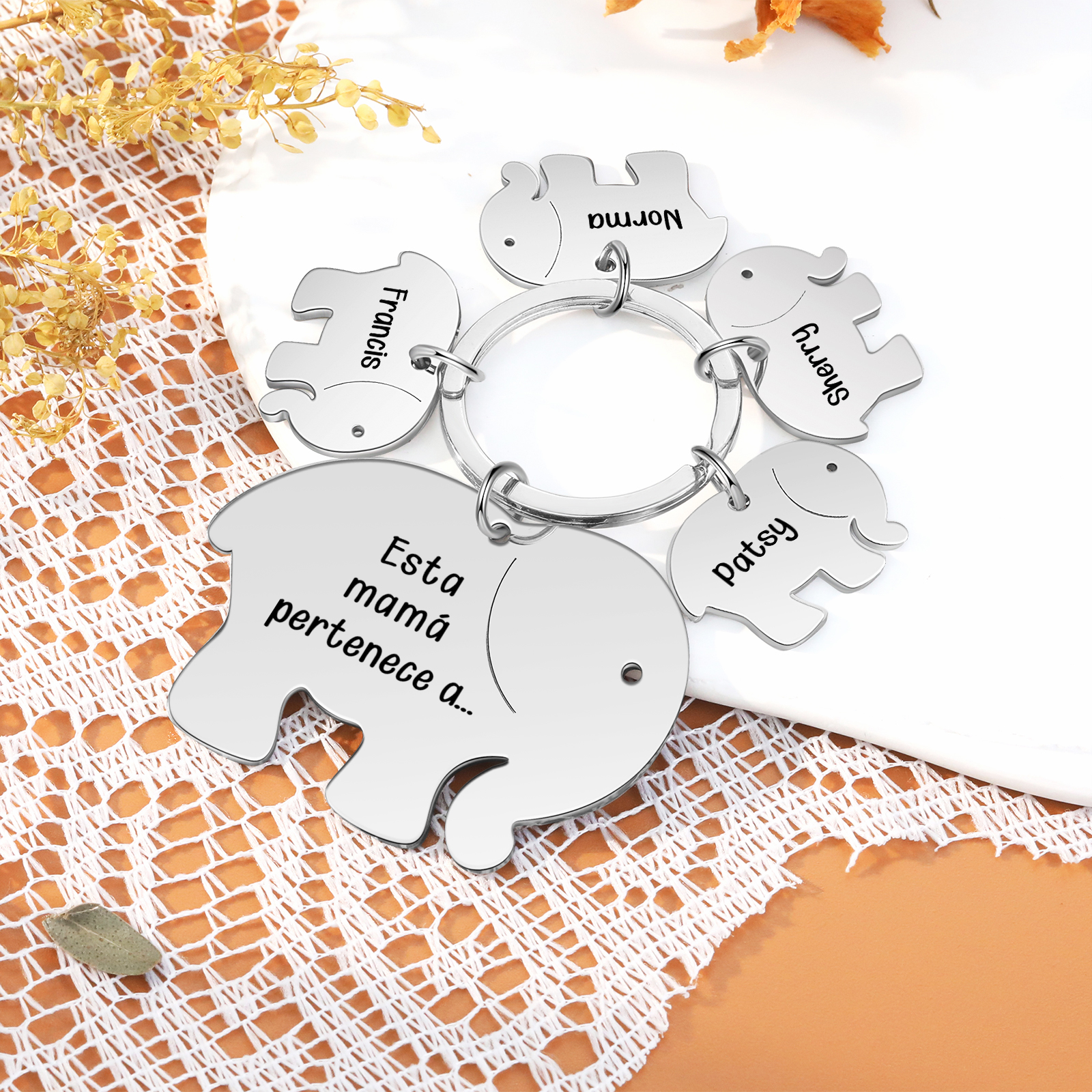 A mi mamá/abuela - Llavero con 4 nombres personalizados en elefantes con texto-Jessemade ES