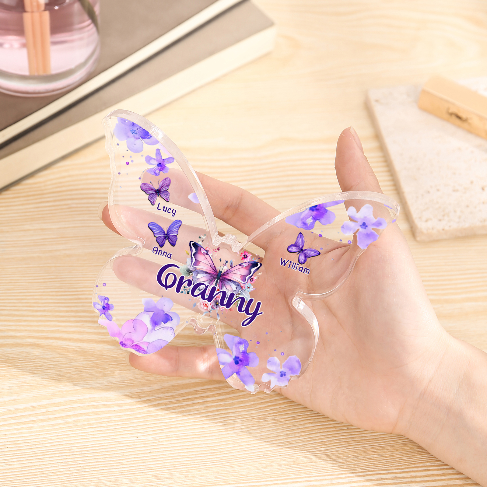 A mi mamá/abuela-Placa de acrílico "Mariposas" en forma de mariposa 3 nombres y 1 texto personalizados-Jessemade ES