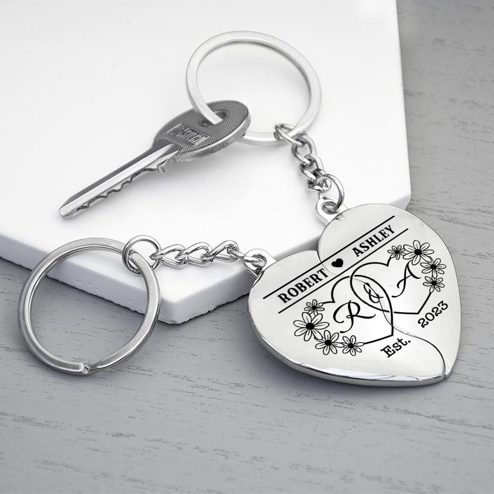 Llavero de corazón para pareja "Juntos un corazón completo" 2 nombres y 2 letras personalizados con año-Jessemade ES