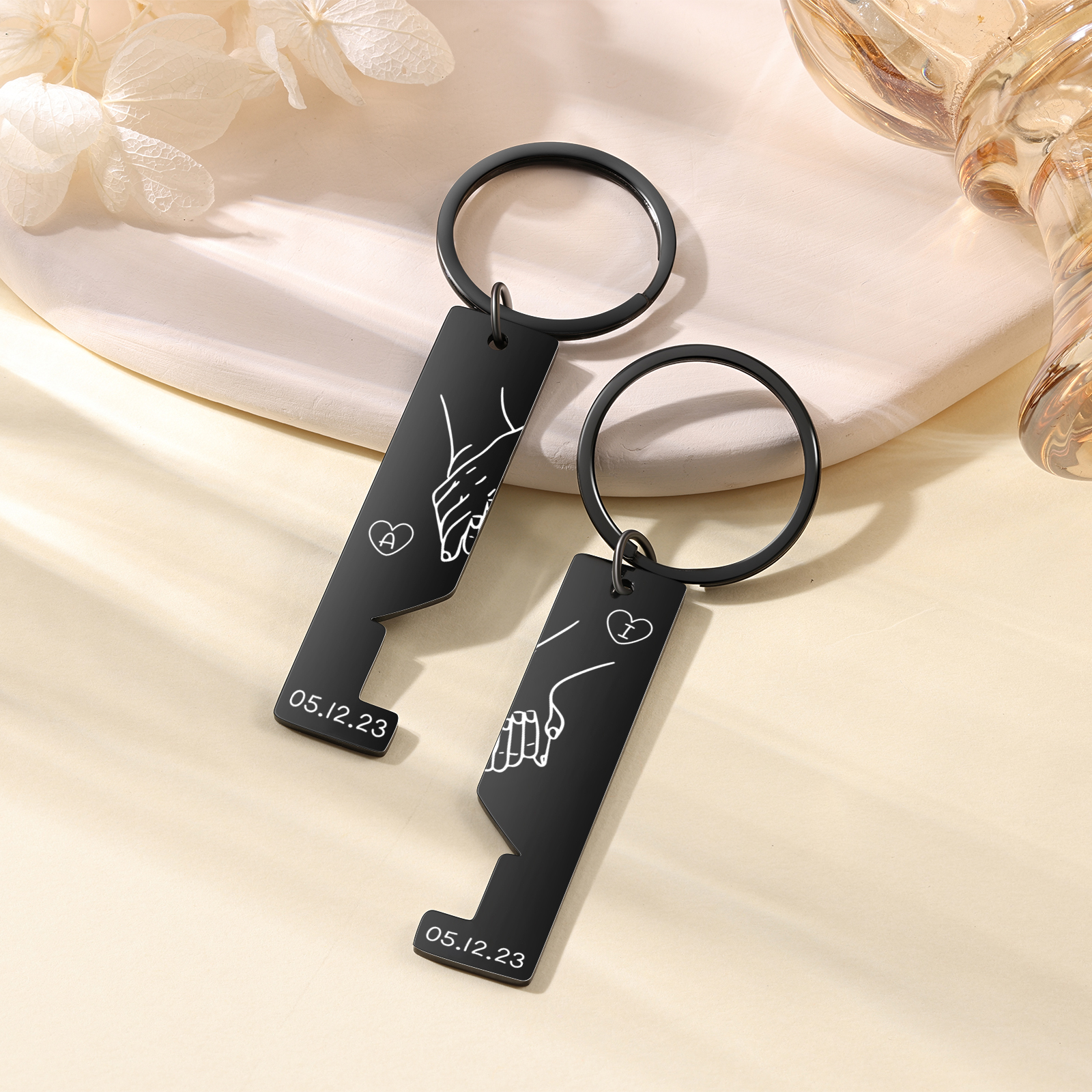 Llavero con casa encajada para pareja manos cogidas 2 letras personalizadas con fecha-Jessemade ES