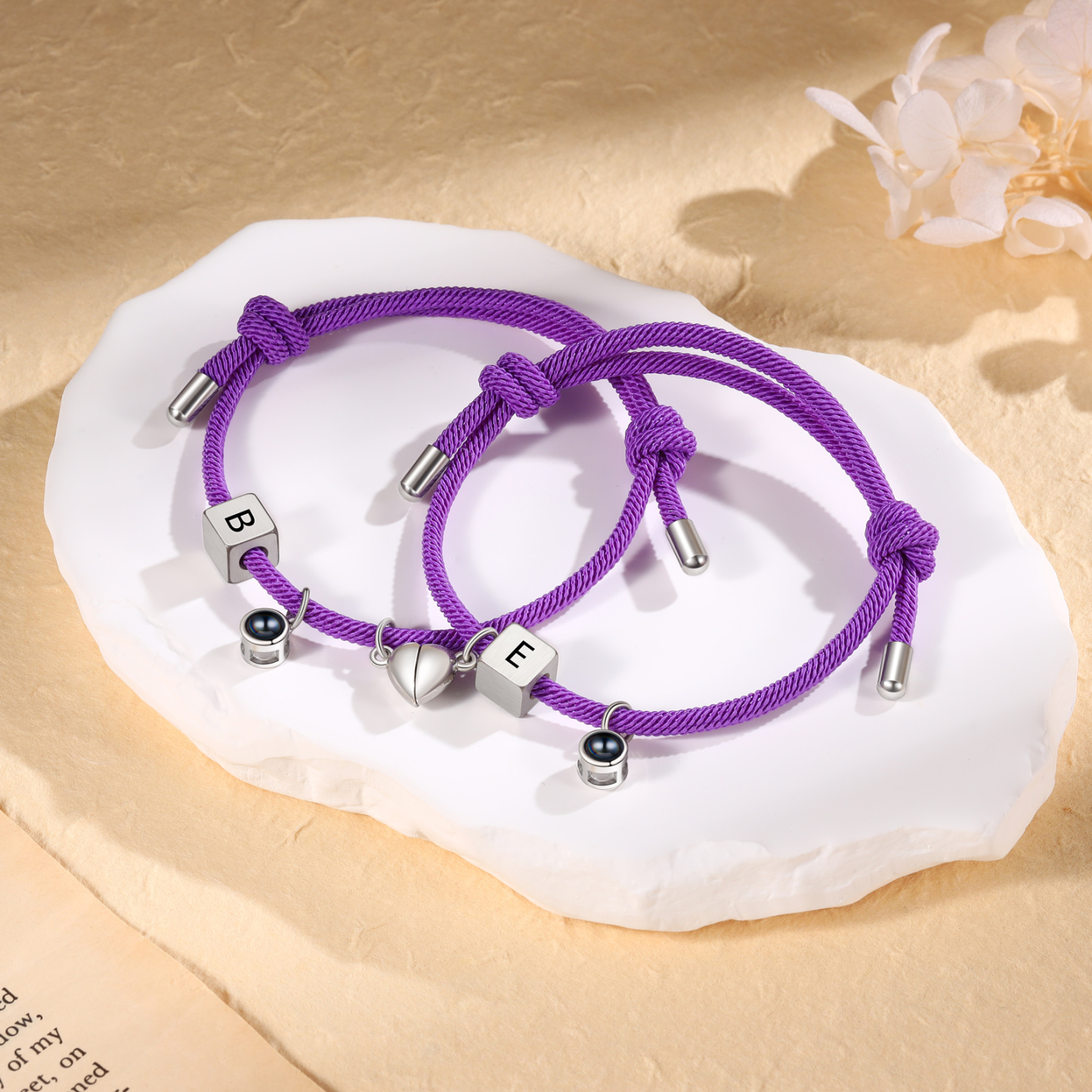 Pulsera de cuerda para pareja personalizada con 2 letras con proyección de foto y dije de corazón magnético-Jessemade ES