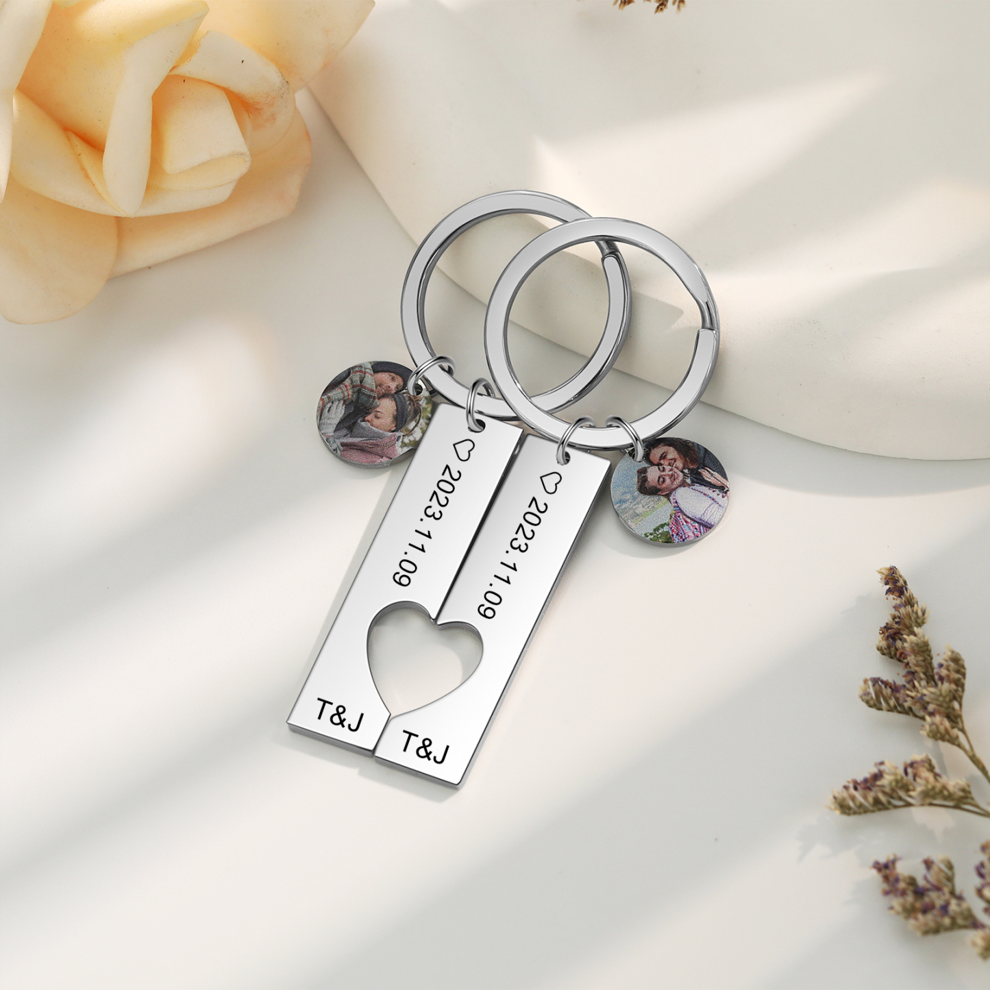 Llavero para pareja corazón encajado 2 letras personalizadas con fecha dije de foto-Jessemade ES