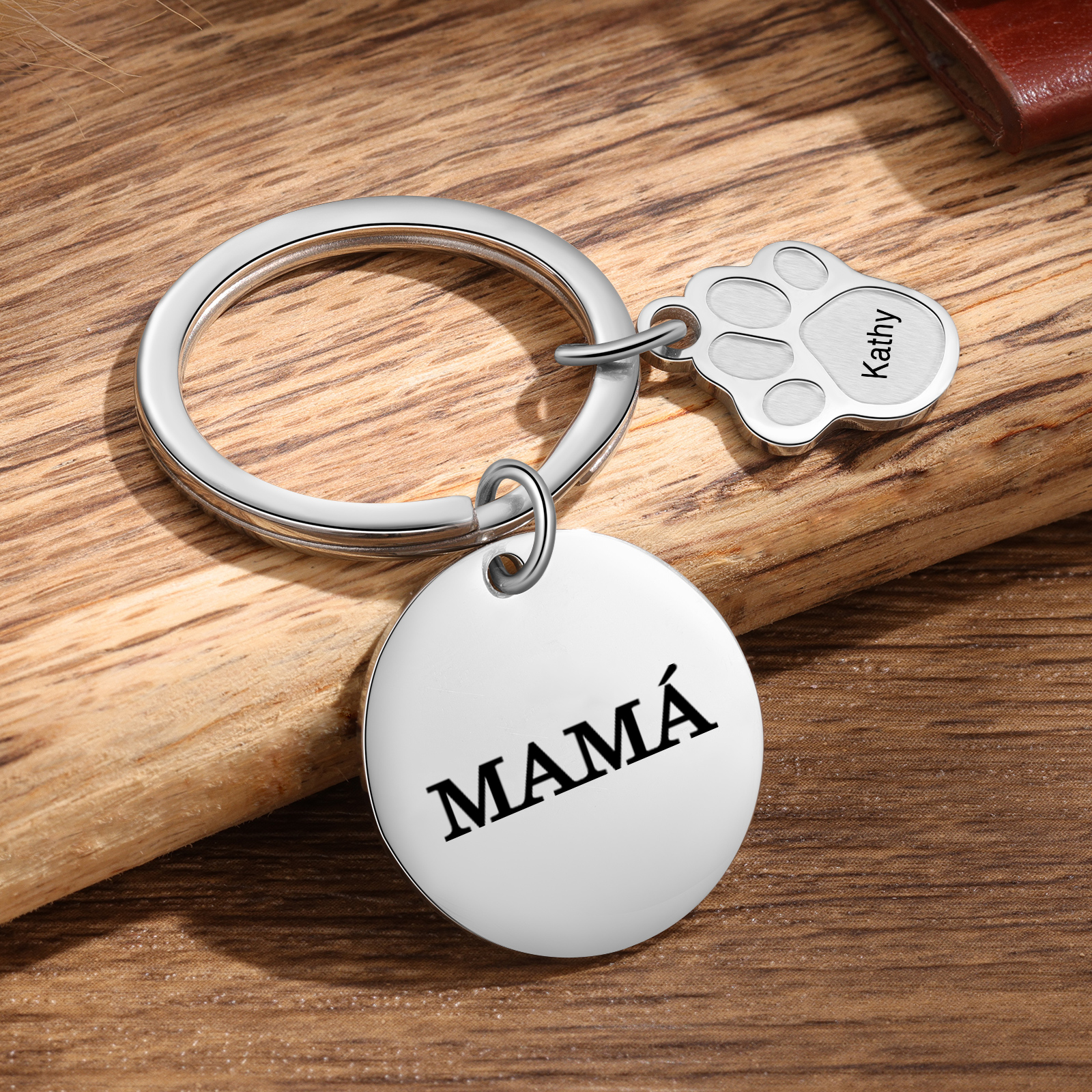 A mi familia - Llavero con 1 nombre personalizado en pata con texto-Jessemade ES