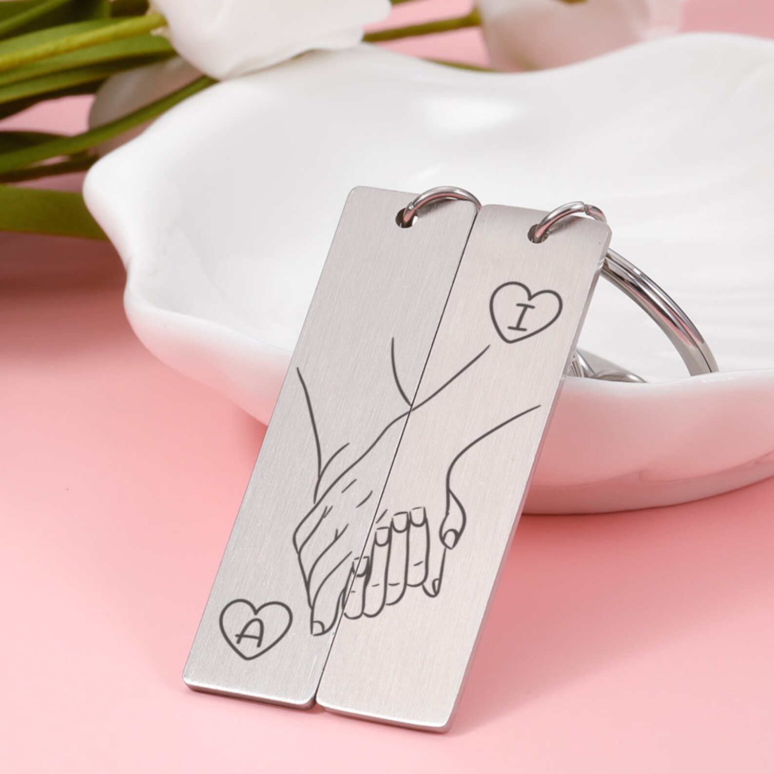 Llavero para pareja mano a mano con fecha y 2 letras personalizadas-Jessemade ES