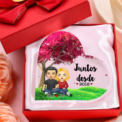 Placa de acrílico en forma de corazón con 2 nombres, año y figuras personalizados