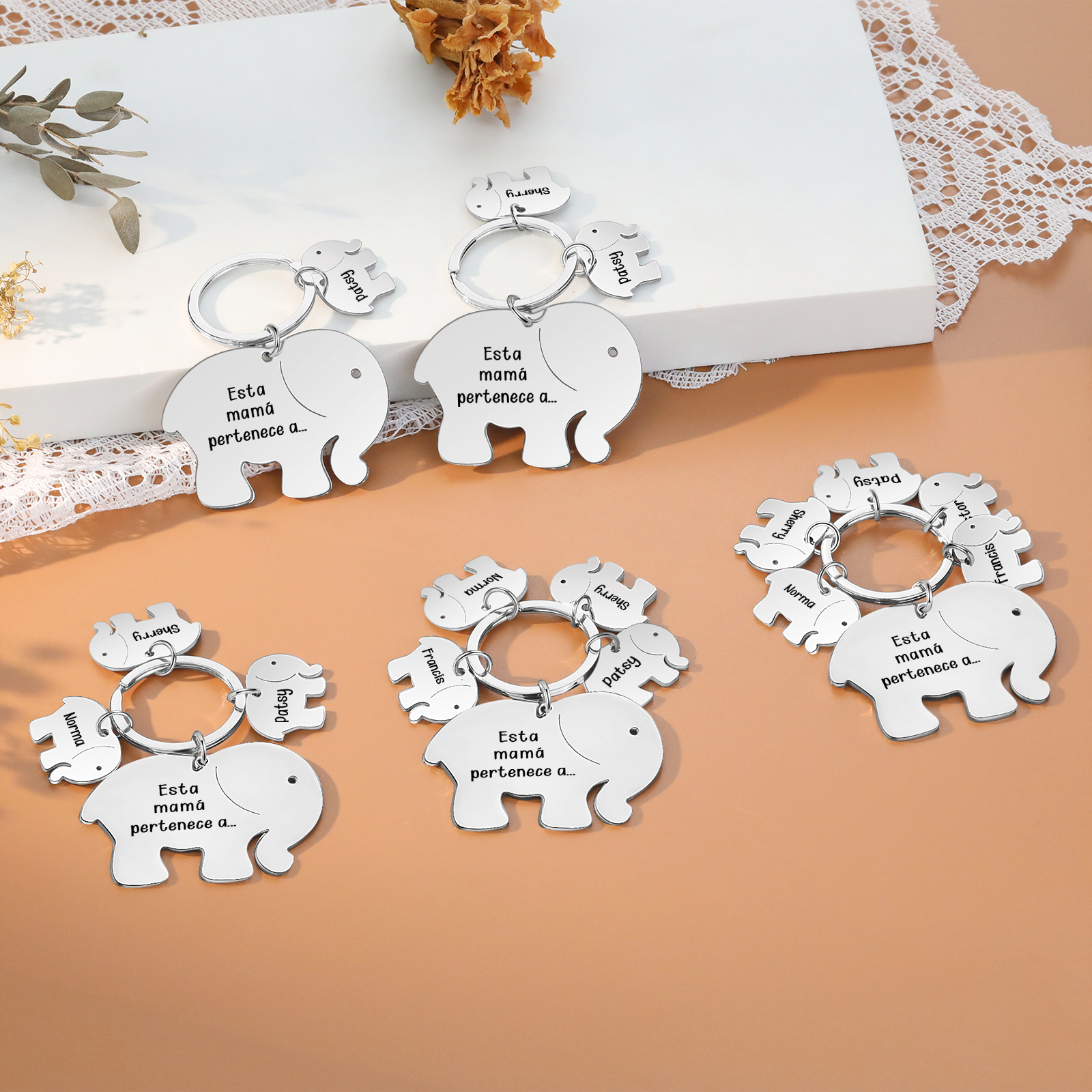 A mi mamá/abuela - Llavero con 5 nombres personalizados en elefantes con texto-Jessemade ES