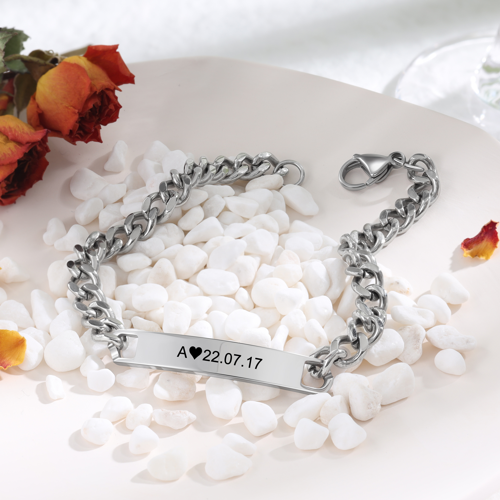 Pulsera de cadena con letra y fecha personalizados para pareja