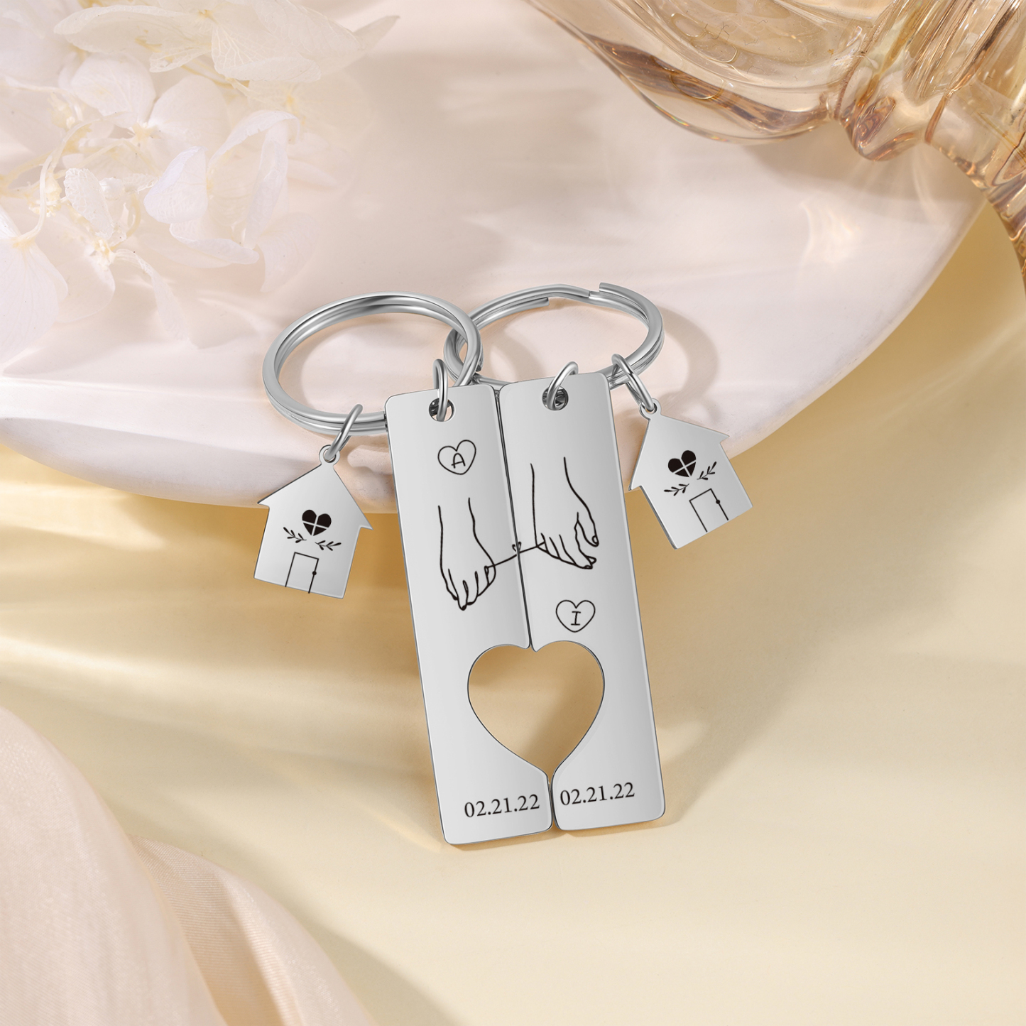 Llavero para pareja manos conectadas por hilo 2 letras personalizadas con fecha dije de casa-Jessemade ES