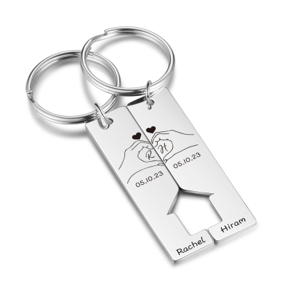 A mi querido-Llavero con casa encajada para pareja posando corazón con manos 2 nombres, 2 letras personalizadas con fecha-Jessemade ES