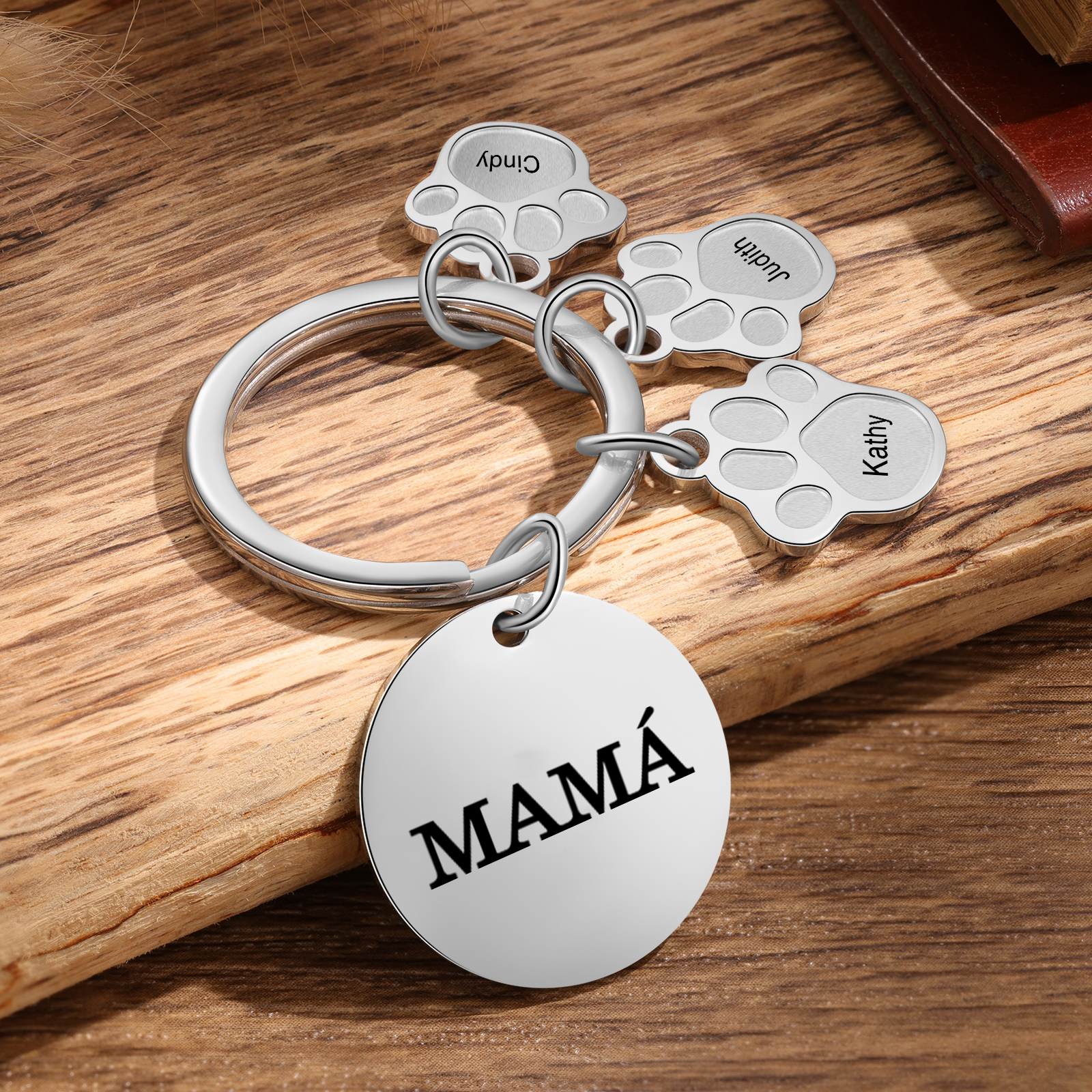 A mi familia - Llavero con 3 nombres personalizados en patas con texto-Jessemade ES