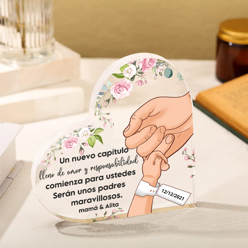 Placa de acrílico en forma de corazón con 1 texto y fecha personalizados para nuevo nacimiento