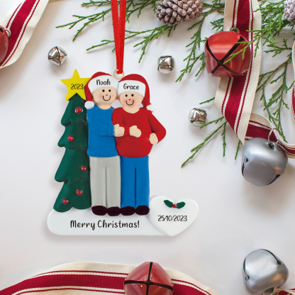 Navidad-Muñecos Ornamentos Navideños de Pareja 2 Nombres, Año, Fecha y Texto Personalizados Adorno de Madera-Jessemade ES