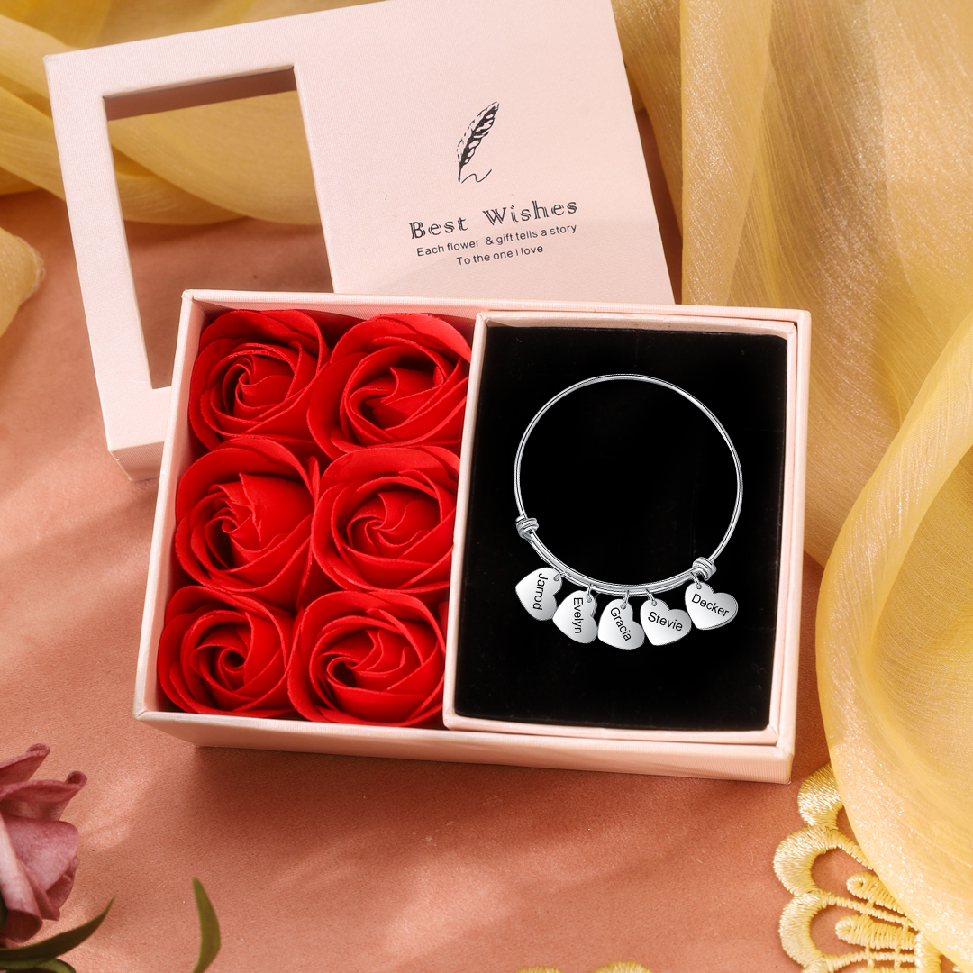 Pulsera con 5 nombres personalizados y 5 dijes de corazón-Jessemade ES