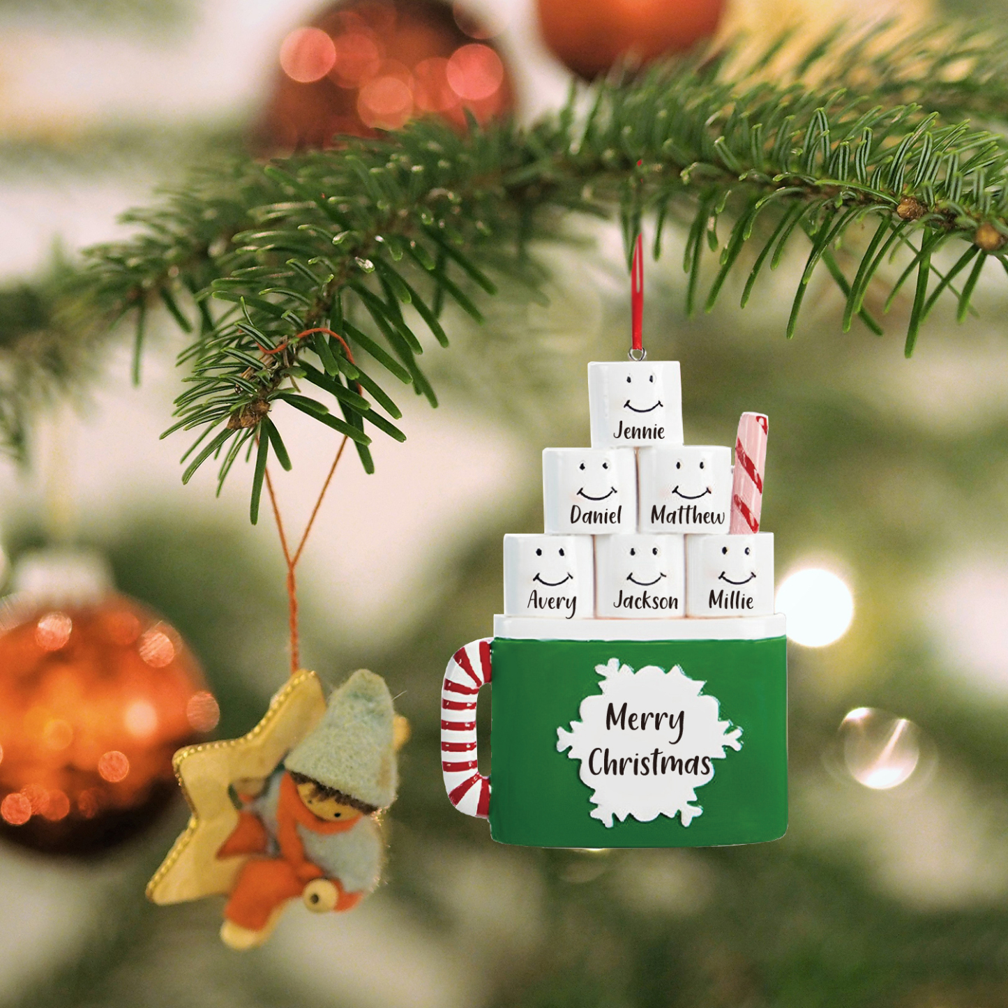 Navidad-Ornamento muñecos navideño de madera taza 6 nombres y 1 texto personalizados adorno del árbol-Jessemade ES