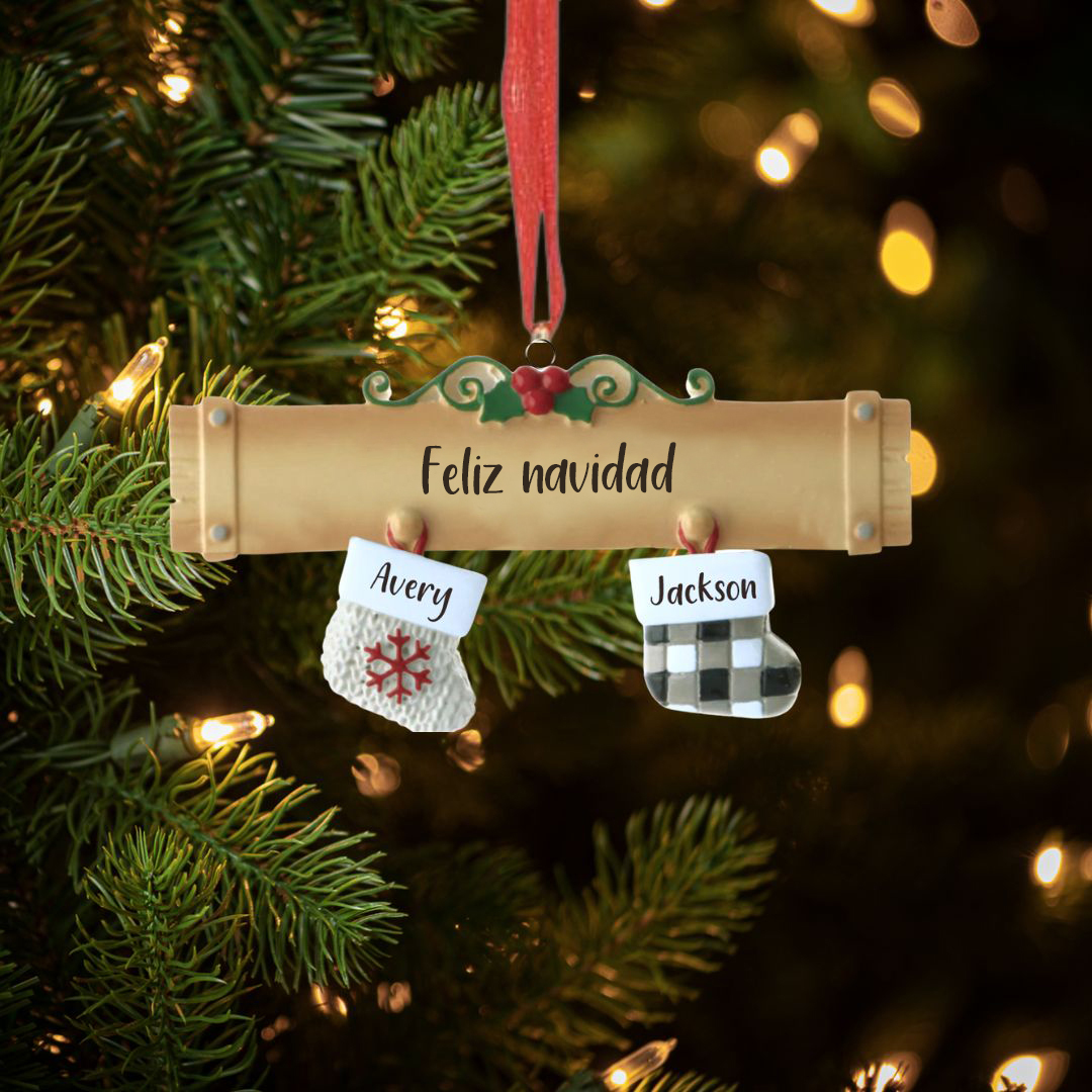 Navidad-Ornamento muñecos navideño de madera calcetines 2 nombres y 1 texto personalizados adorno del árbol-Jessemade ES