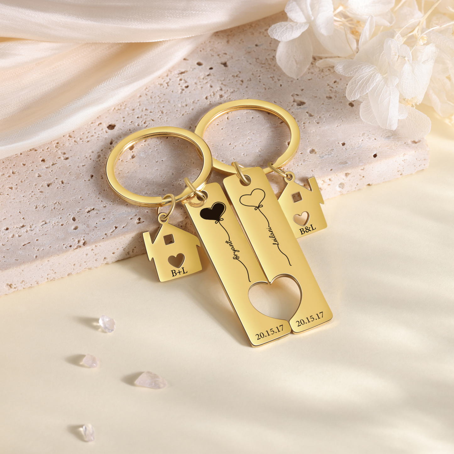 Llavero para pareja corazones 2 nombres, 2 letras personalizados con fecha dije de casa-Jessemade ES