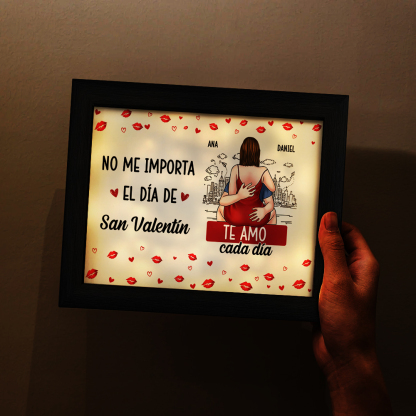 Marco luminoso LED personalizado para pareja – «TE AMO cada día»