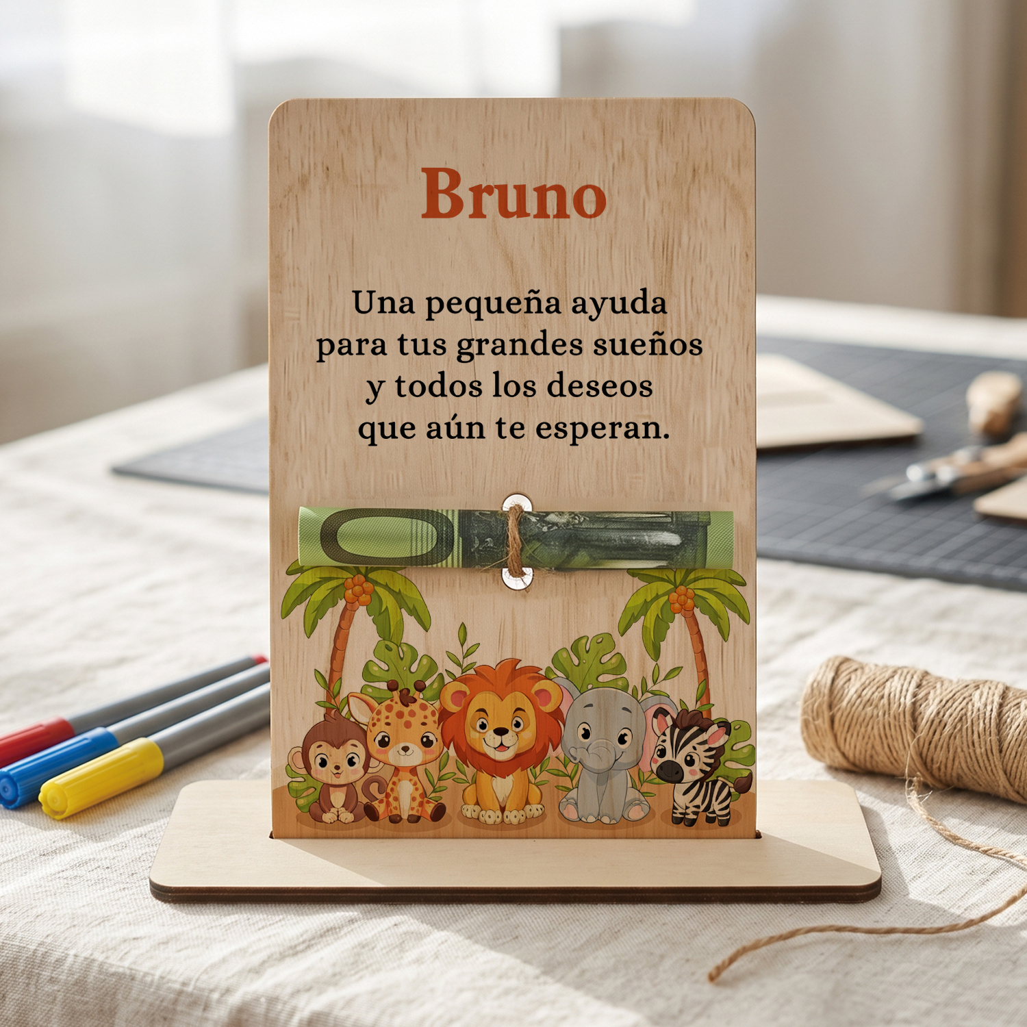 Tarjeta de madera personalizado con nombre – Regalo de cumpleaños infantil con diseño de animales