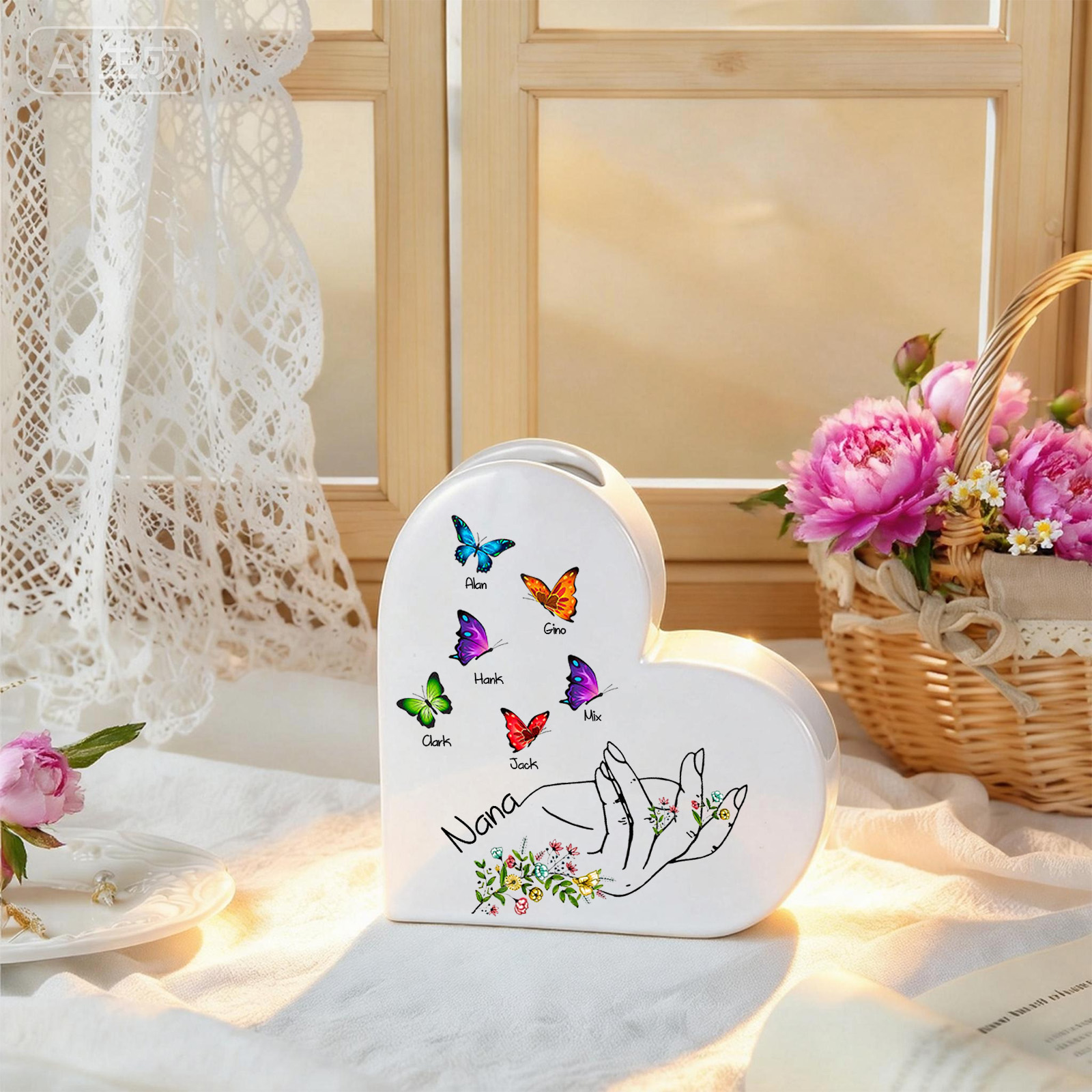 Jarrón de cerámica para Nana con corazones y mariposas, personalizado con 2-8 nombres
