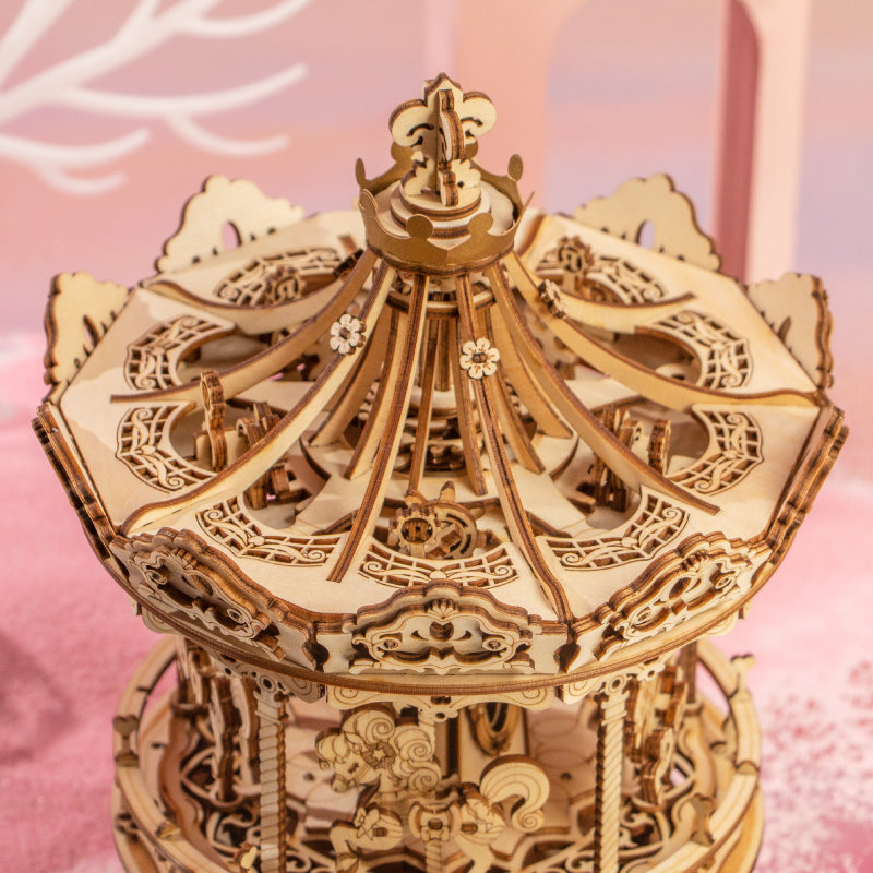 Romantic Carousel AMK62 wooden music box figure and gear close-up