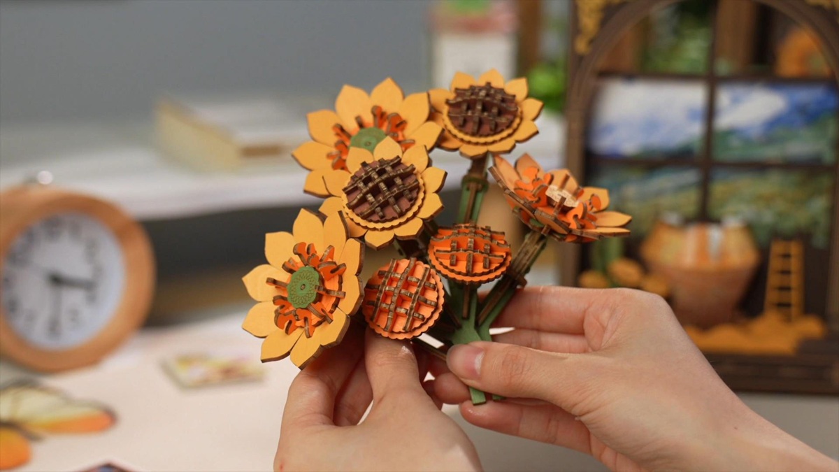 Assembly Rowood Golden Sunflower