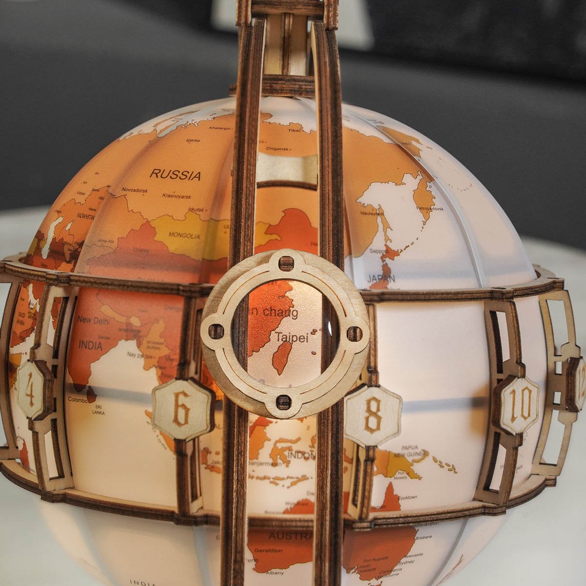 Close-up of the ROKR Luminous Globe ST003 map and magnifier