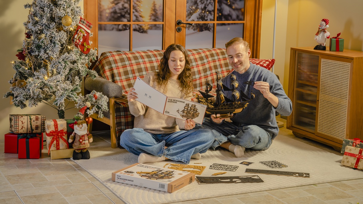 A couple is building a ROKR Seahorse 3D puzzle.