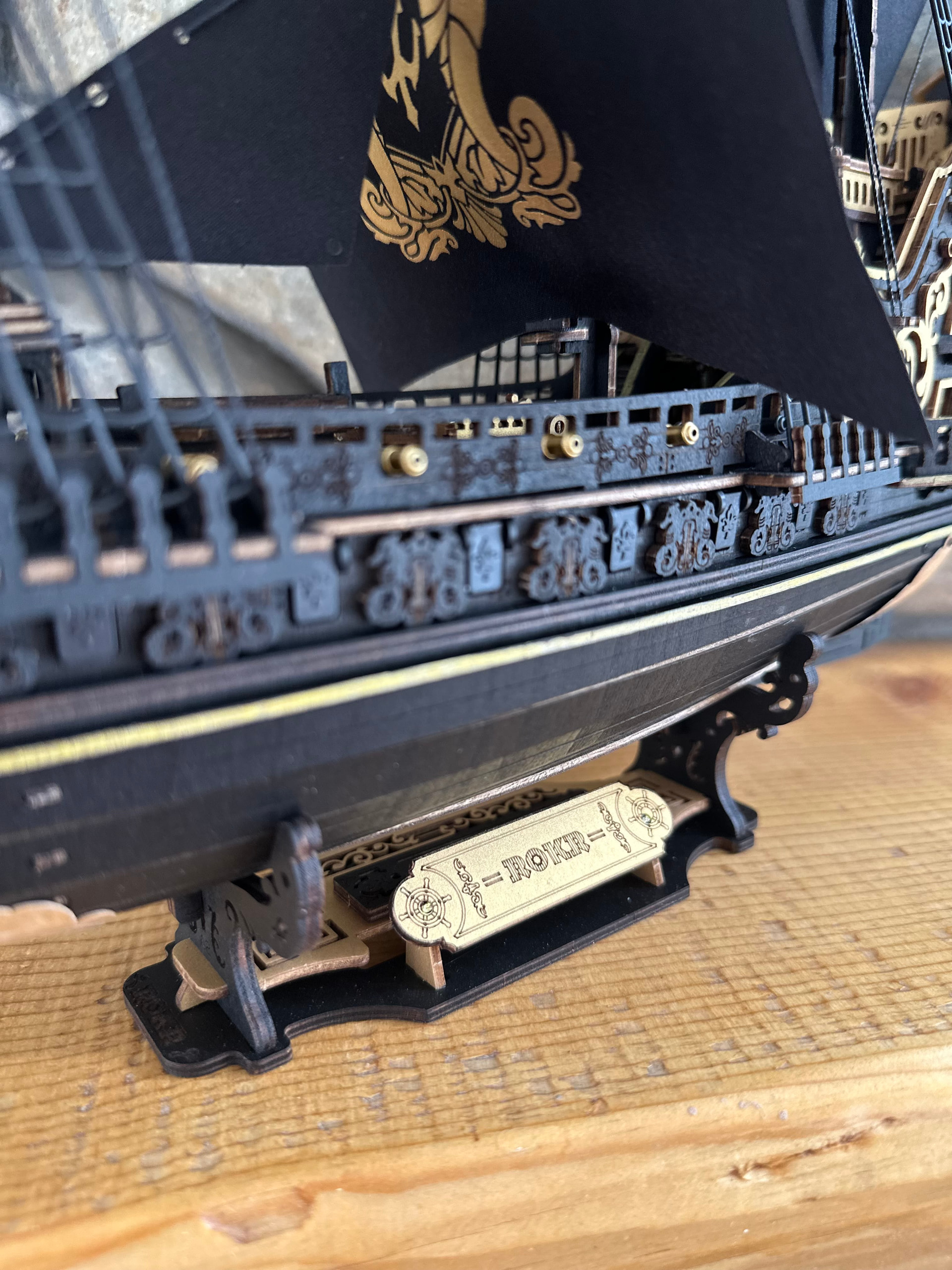 Deck and stern details on Mchipman's ROKR Seahorse Barque build