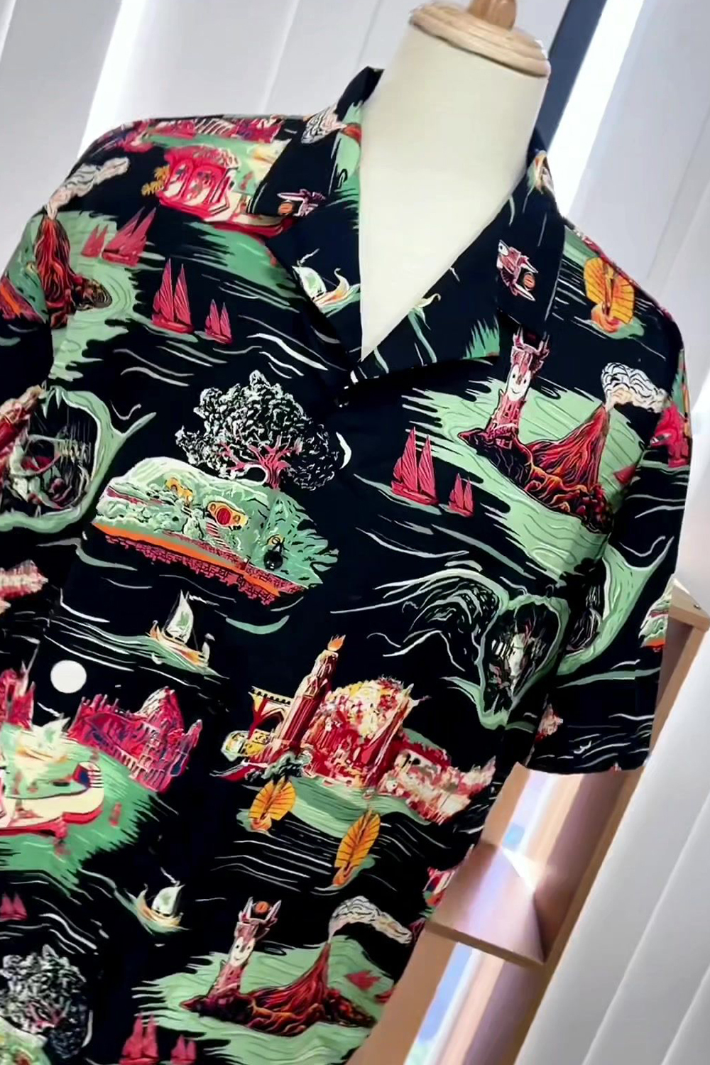 Middle Earth Just Went Tropical 🏝🤘 Shirt