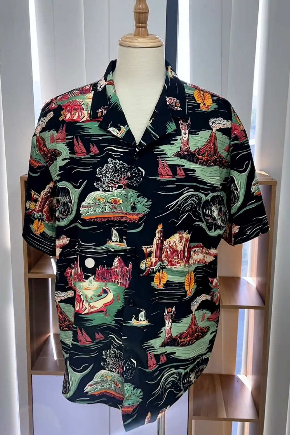 Middle Earth Just Went Tropical 🏝🤘 Shirt