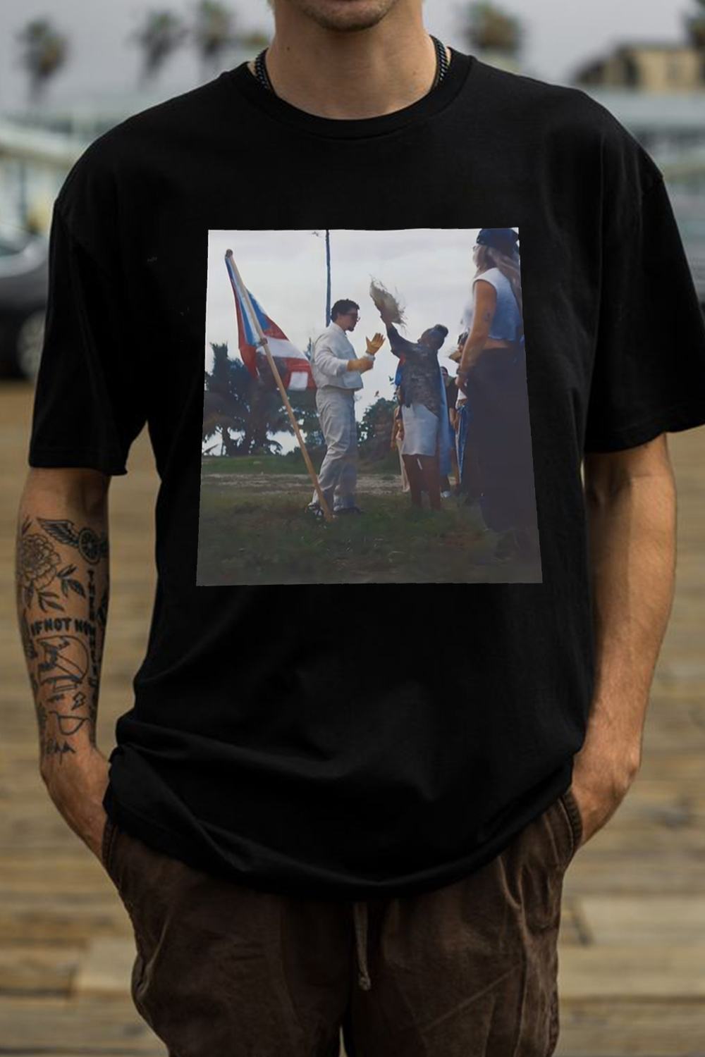 Bad Bunny just released the official video for “LA MUDANZA” TEE