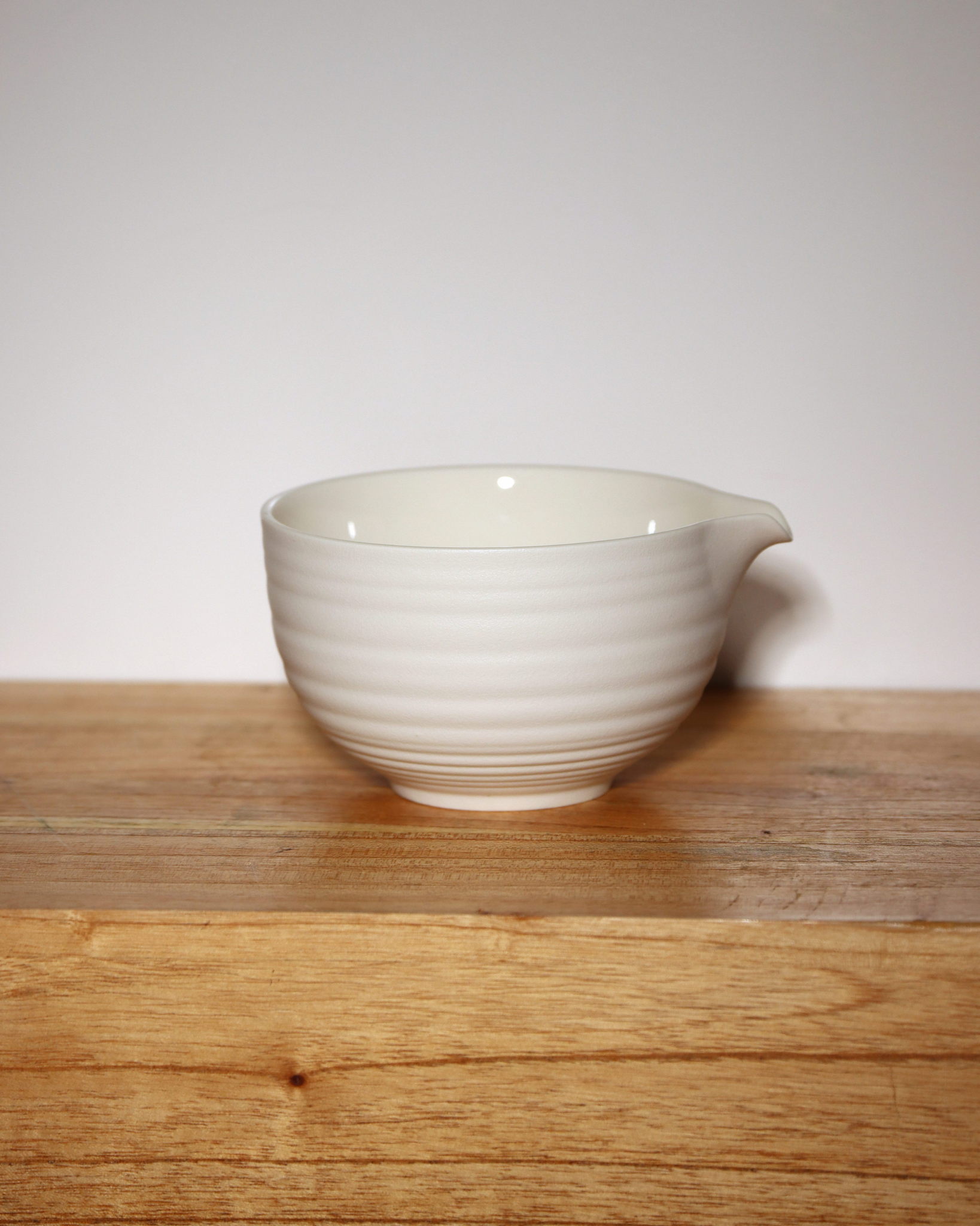 Cream Ceramic Matcha Bowl (Chawan) with Pouring Spout – 500ml