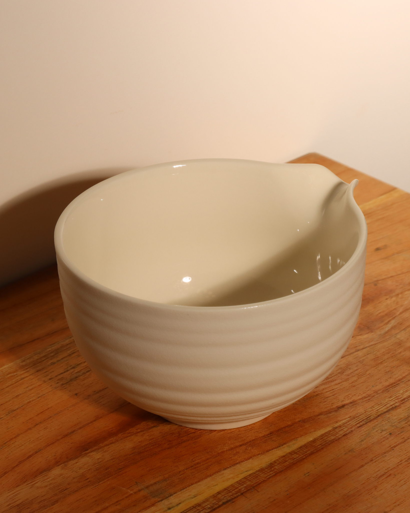 Cream Ceramic Matcha Bowl (Chawan) with Pouring Spout – 500ml