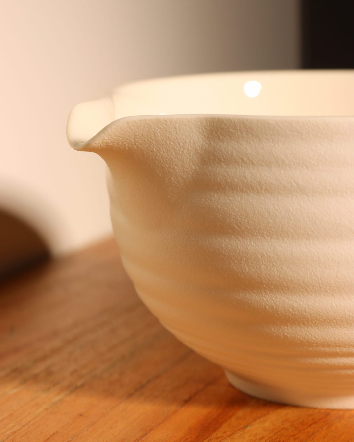 Cream Ceramic Matcha Bowl (Chawan) with Pouring Spout – 500ml