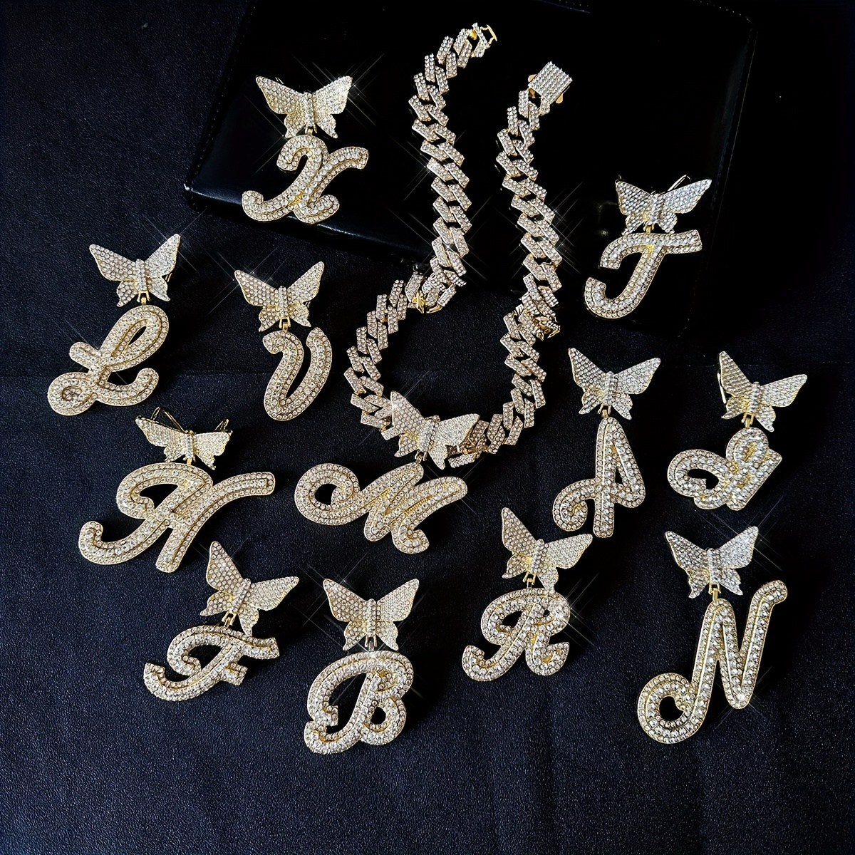 🎁 50% sleva na všechny produkty ! 🦋Dámské šperky Initial Butterfly Pendant Ice Crystal Náhrdelník💎