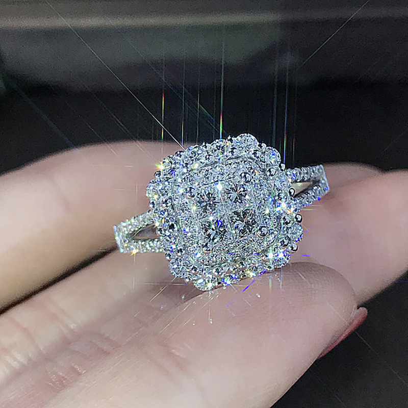 🎁 50% sleva na všechny produkty ! 💍Zirkonem zdobený čtvercový šumivý prsten✨