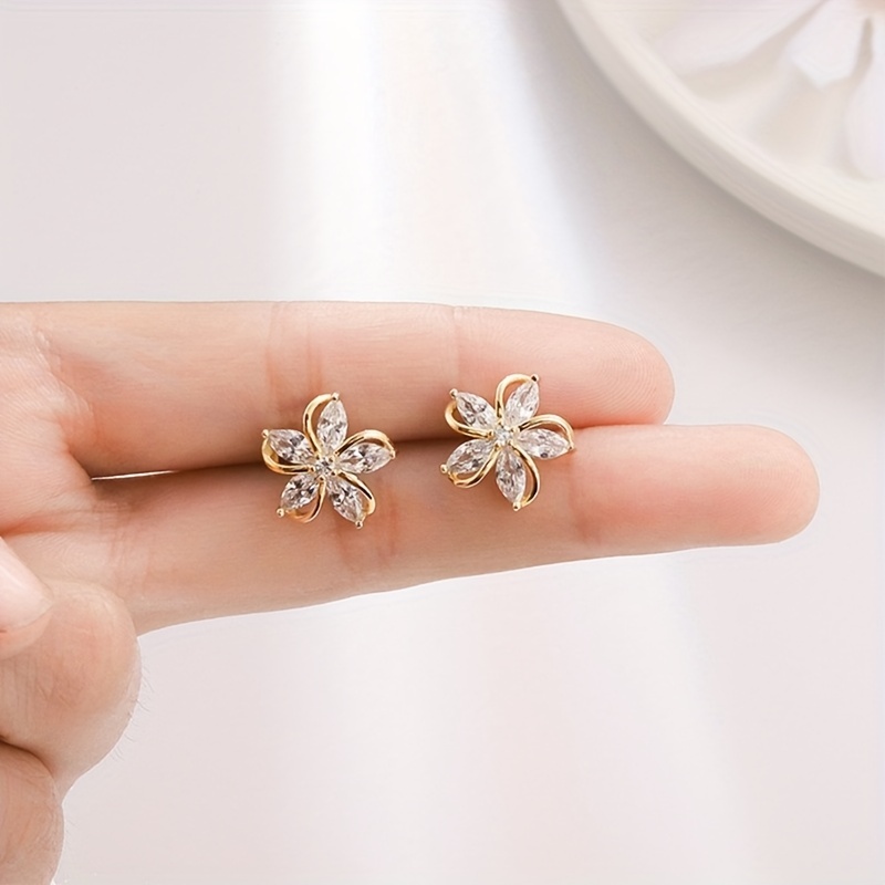 🎁 50% sleva na všechny produkty ! ✨Lesklý jemný květinový design sexy a roztomilé stylové dámské náušnice pozlacené 14K zlatem💖