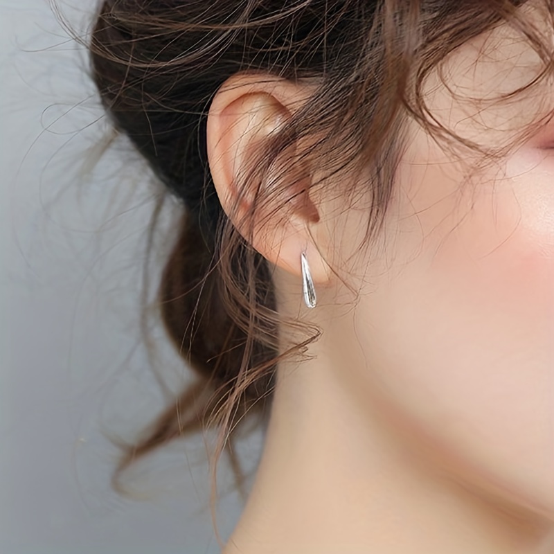 🎁 50% sleva na všechny produkty !Stříbrné náušnice s kapkovým designem v jednoduchém luxusním stylu