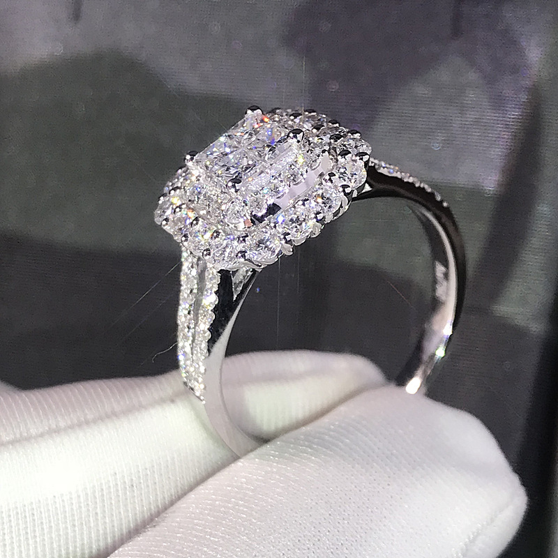 🎁 50% sleva na všechny produkty ! 💍Zirkonem zdobený čtvercový šumivý prsten✨