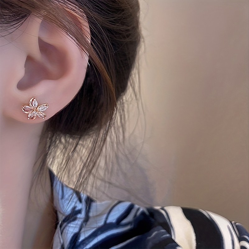 🎁 50% sleva na všechny produkty ! ✨Lesklý jemný květinový design sexy a roztomilé stylové dámské náušnice pozlacené 14K zlatem💖