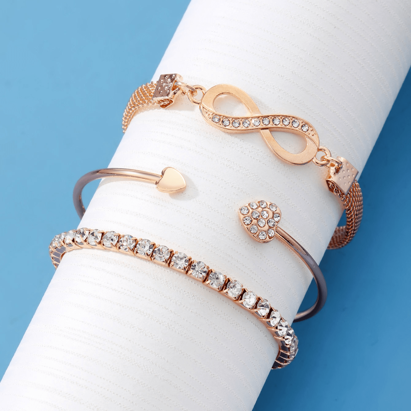 🎁 50% sleva na všechny produkty !🌟Sada náramků ve tvaru nekonečného dámského křišťálového hadího řetízku✨