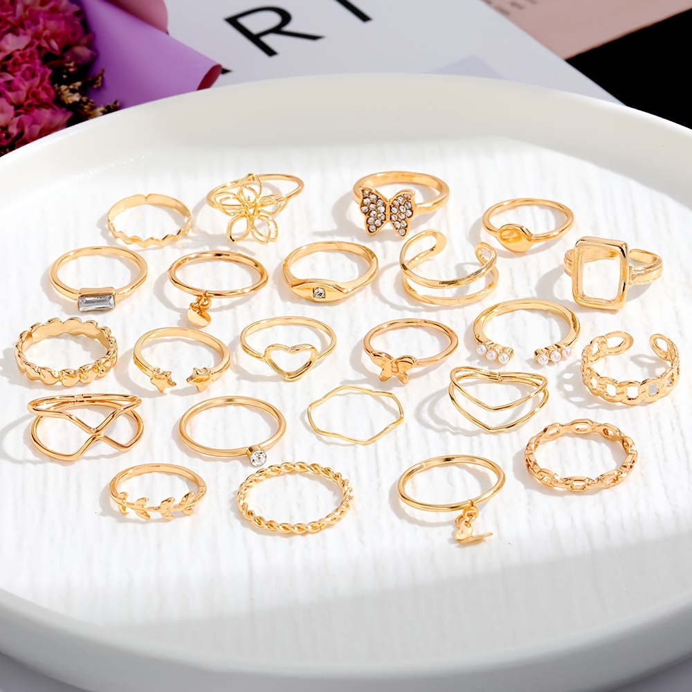 🎁 50% sleva na všechny produkty !🌸Personalizovaná sada zlatých a stříbrných květinových prstenů s kamínky a perlami💫