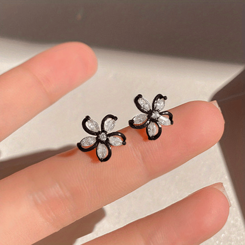 🎁 50% sleva na všechny produkty ! ✨Lesklý jemný květinový design sexy a roztomilé stylové dámské náušnice pozlacené 14K zlatem💖