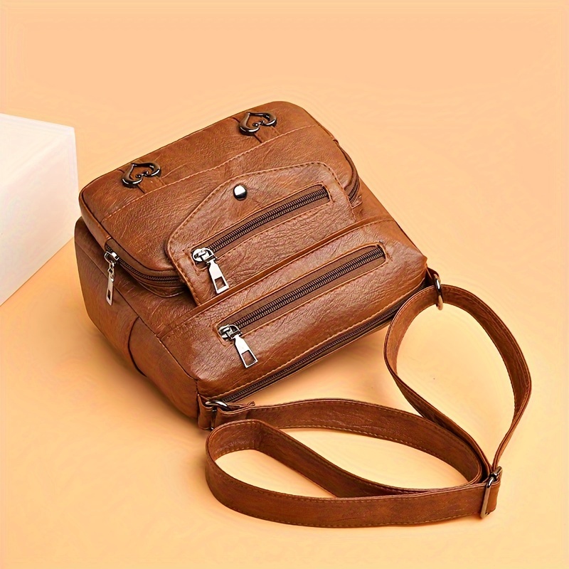 🎀Retro crossbody kabelka s více kapsami, taška přes rameno z měkké PU kůže, dámská kabelka s kovovým srdcem 💼