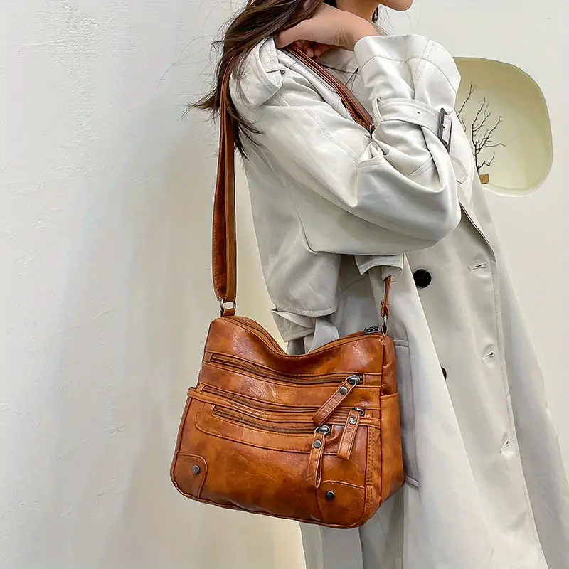 🎁 48% sleva na všechny produkty !💼 Crossbody kabelka zdobená cvočky 🌟