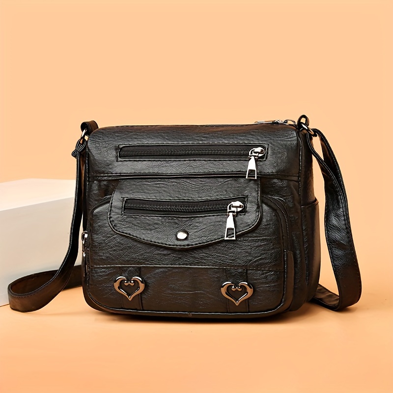 🎀Retro crossbody kabelka s více kapsami, taška přes rameno z měkké PU kůže, dámská kabelka s kovovým srdcem 💼