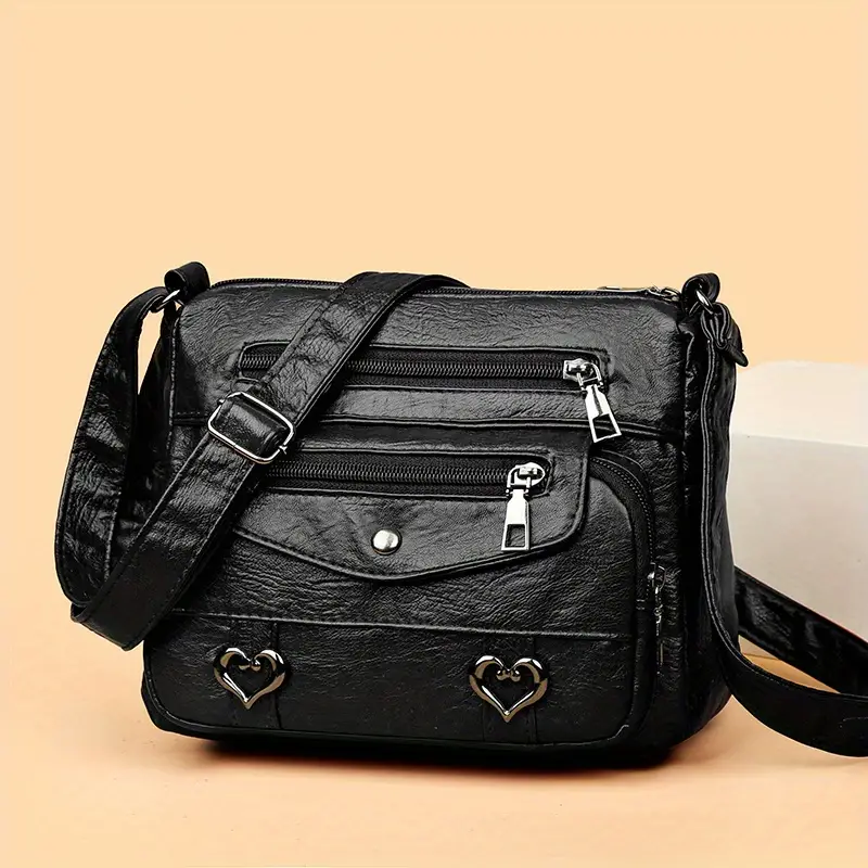 🎀Retro crossbody kabelka s více kapsami, taška přes rameno z měkké PU kůže, dámská kabelka s kovovým srdcem 💼