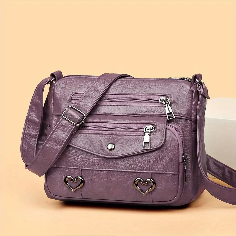 🎀Retro crossbody kabelka s více kapsami, taška přes rameno z měkké PU kůže, dámská kabelka s kovovým srdcem 💼